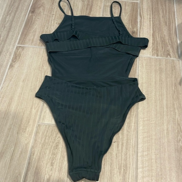 Lululemon Ribbed High-Neck Coss-Back One piece Rainforest Green Sz 8 - Picture 4 of 7